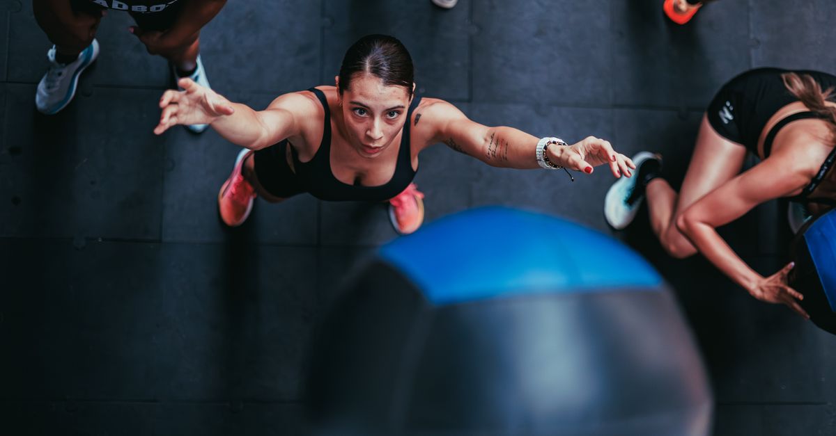 The Power of Encouragement: Motivational Strategies in Group Fitness Classes